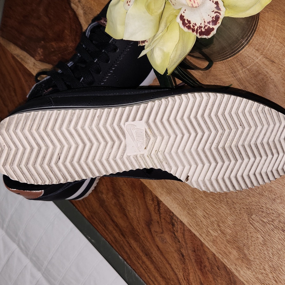 Nike - Picture 2 of 7